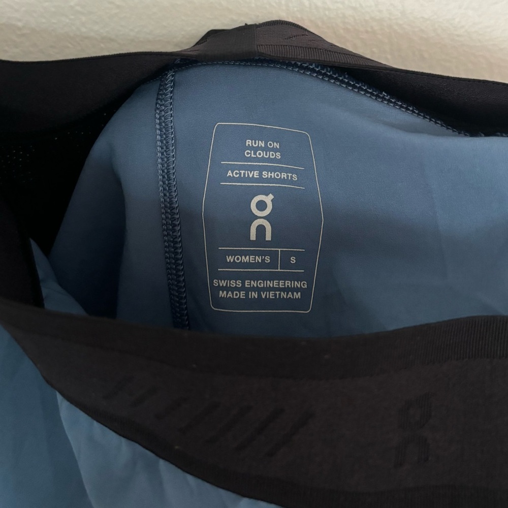 On Cloud Running Active Short Small - image 5